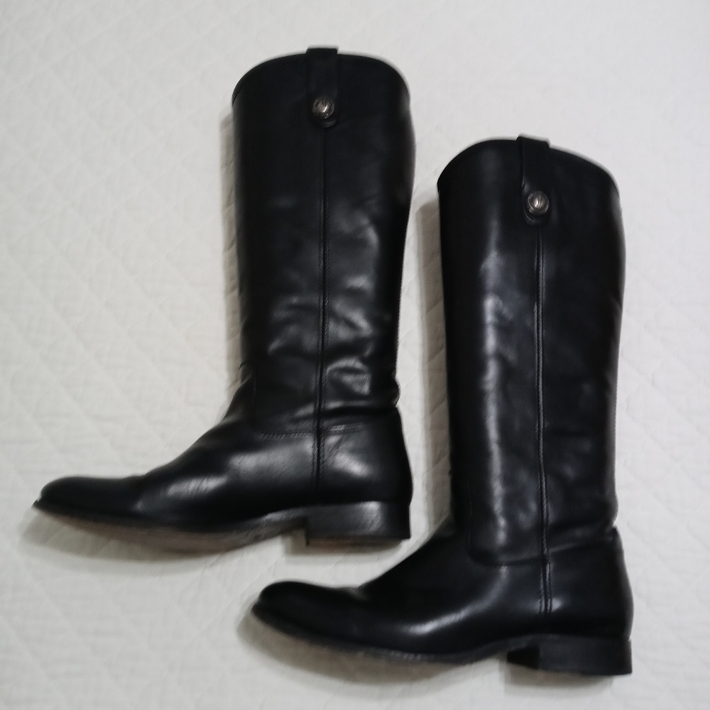 Frye women tall boots. 8.5.  Black.